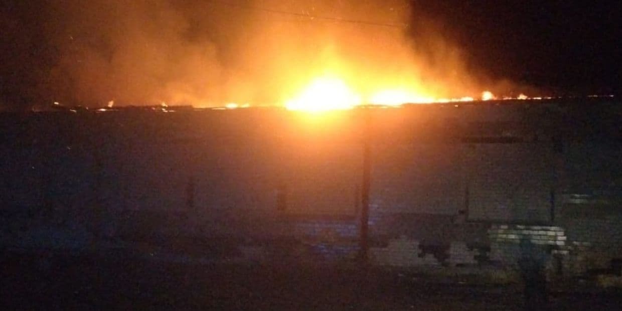 В Олександрівці на Донеччині вогнеборці гасили масштабну пожежу, що виникла через дронову атаку (фото)