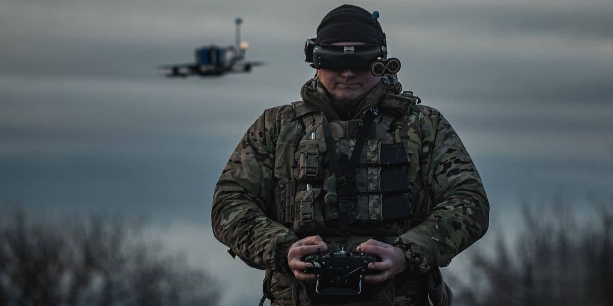 Український захисник із дроном. Фото: 114 ОБр ТрО