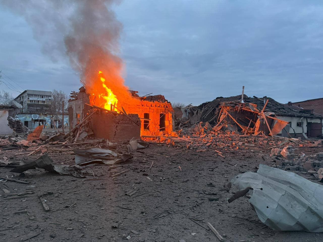 Загиблі, поранені, руйнування: російська армія 25 разів обстріляла населені пункти Донеччини (фото)