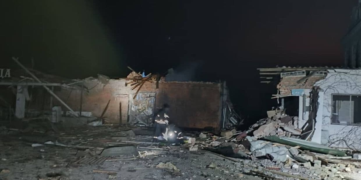 Надзвичайники гасили пожежі у Слов'янську та Краматорську, що виникли через російські обстріли (фото)