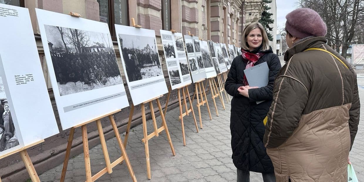 У Дніпрі організували фотовиставку, присвячену 133-ї річниці від дня народження Марка Залізняка (фото)