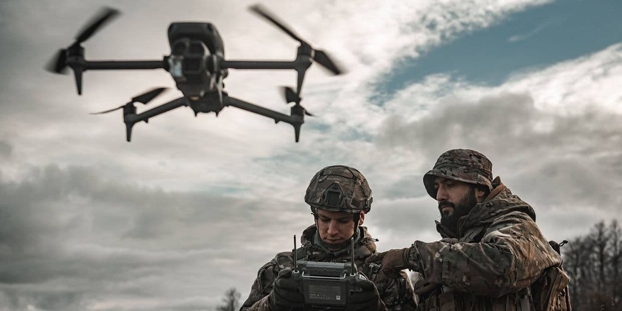 Українські захисники з дроном. Фото: 114 ОБр ТрО
