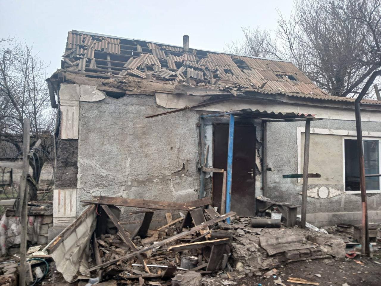 У Святогірську рашисти знищили численні будинки, у Черкаському пошкодили інфраструктурний об'єкт