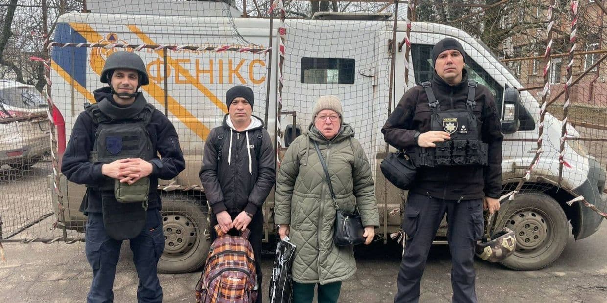 Зі Святогірська та Дружківки на Донеччині вивезли ще 10 цивільних (фото)