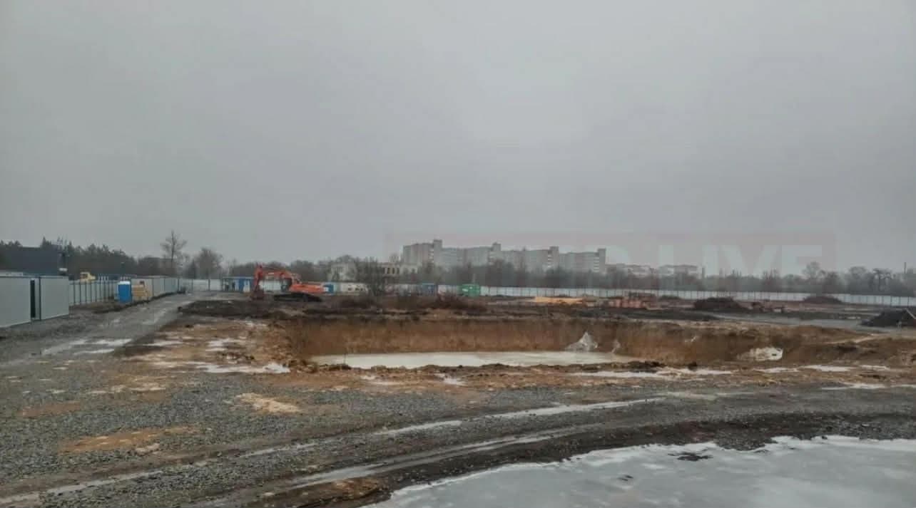 <em>В мережі розкритикували "будівництво" окупантів — "Центральний квартал" на ТОТ Луганщини. Фото з Телеграм. </em>