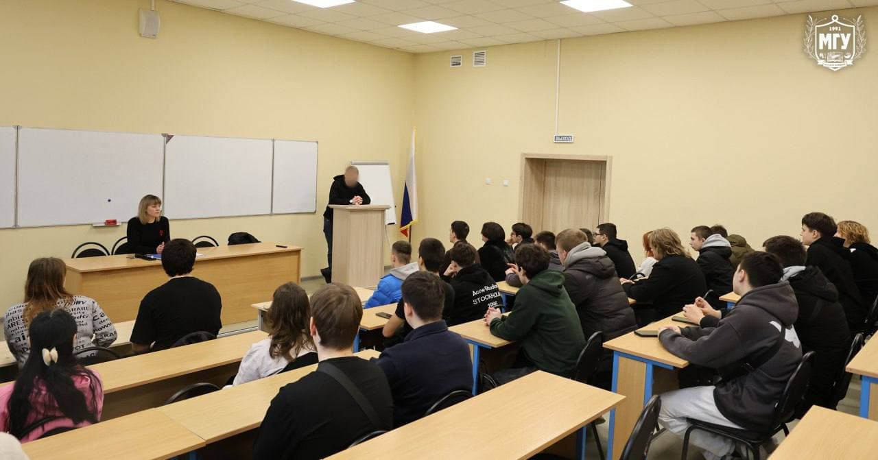 <em>В оккупированном Мариуполе захватчики вербуют студентов в армию. Фото: из сообщения городского совета Мариуполя</em>