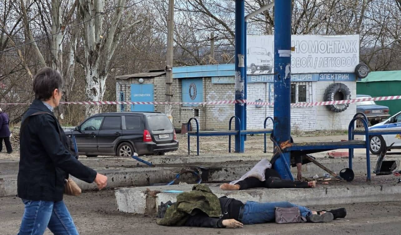 В оккупированном Донецке грузовик "Урал" сбил людей на автостанции (фото, видео)