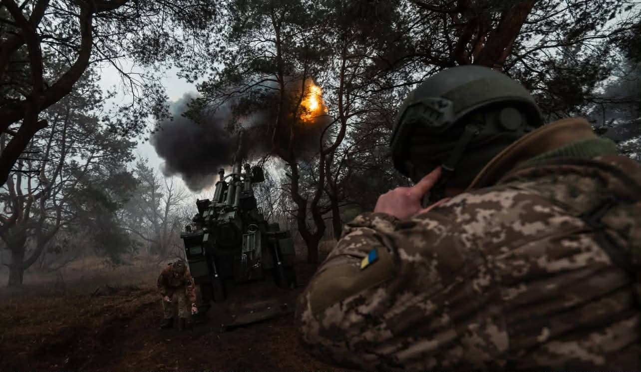 <em>Фото: відділення комунікацій 148 окремої артилерійської Житомирської бригади 8 корпусу ДШВ. САУ стріляє, військова техніка ЗСУ</em>