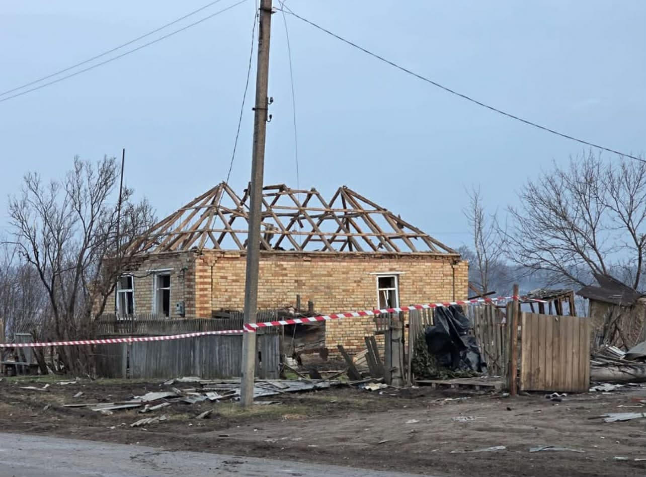 Одна людина загинула, ще шестеро, серед яких дитина, зазнали поранень через російські обстріли Донеччини