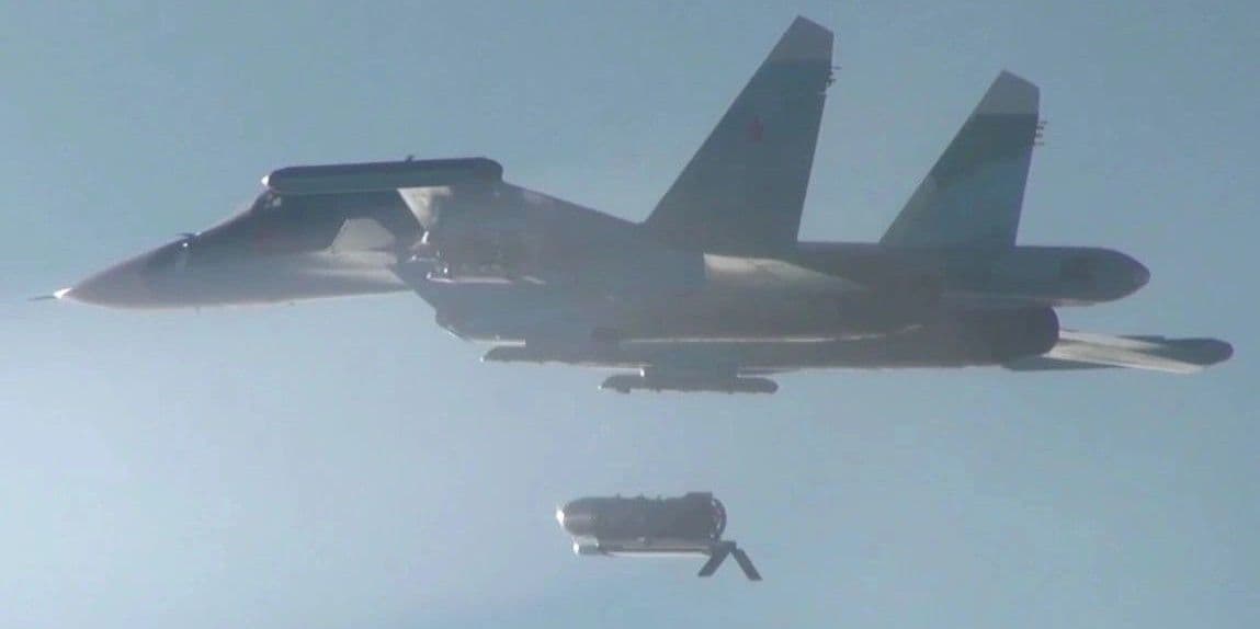 Російський бойовий літак скидає авіабомбу. Фото ілюстративне, з відкритих джерел