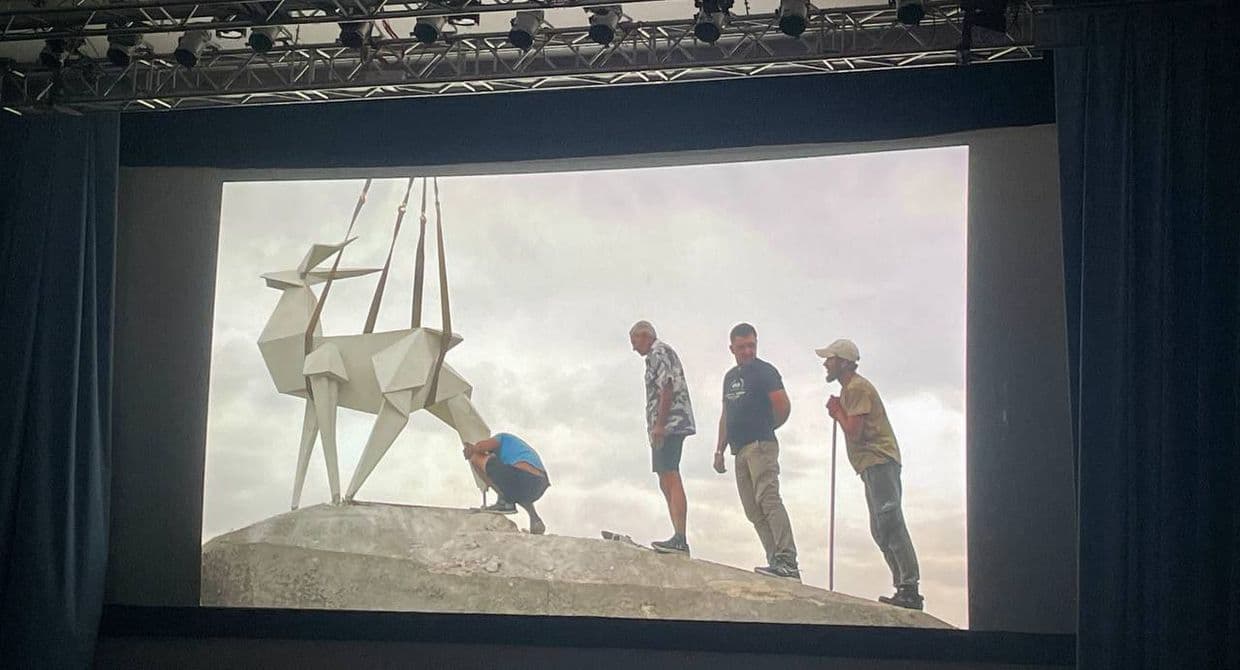 Евакуйований з Покровська "Оригамі-олень" вирушає у європейське турне: маршрут