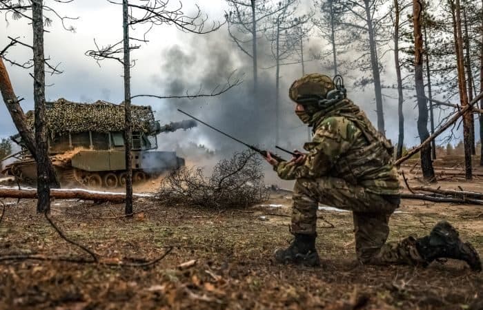 Стріляє танк російської окупаційної армії. Фото з відкритих джерел