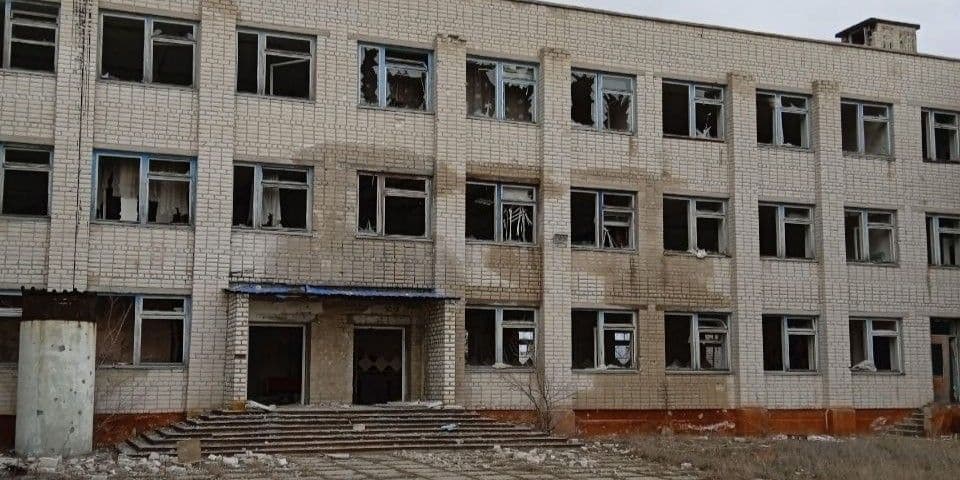 Школа №14 в окупованому Сіверськодонецьку. Фото з відкритих джерел