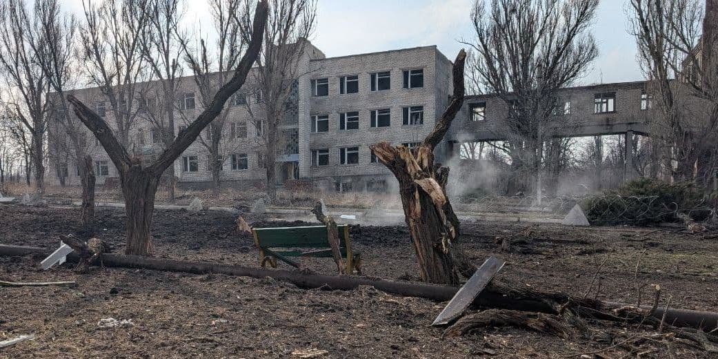 Унаслідок російських ударів на Донеччині зазнали руйнувань 17 цивільних об'єктів, зокрема 7 житлових будинків (фото)