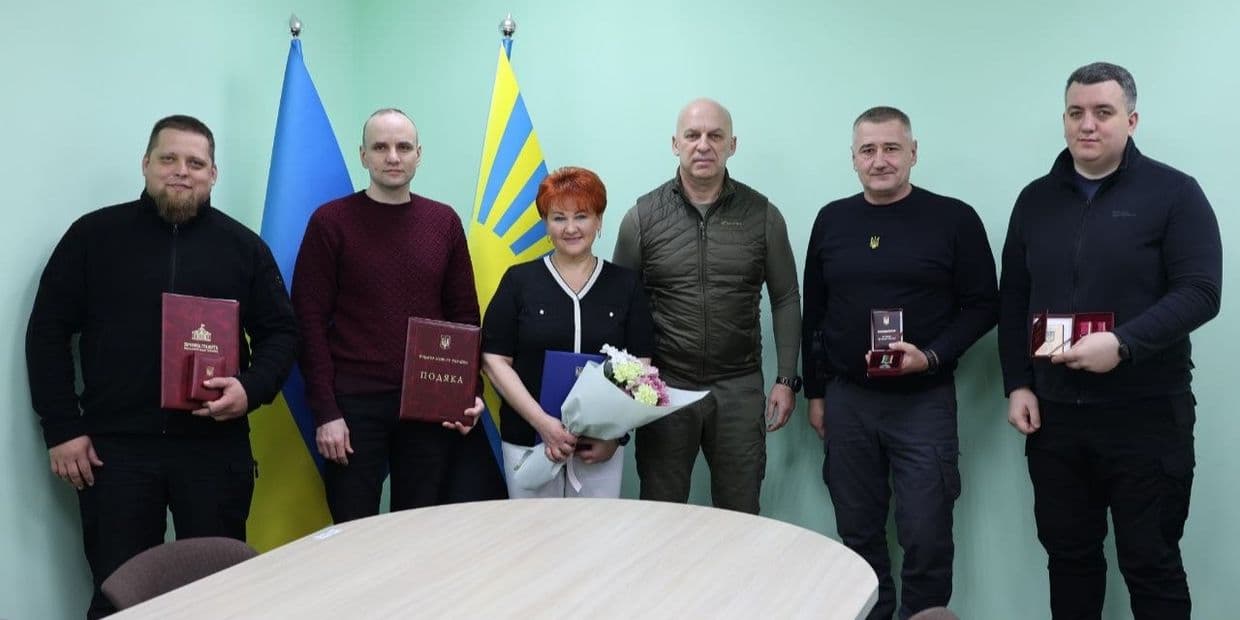 Працівники військових адміністрацій Донеччини отримали державні нагороди та відзнаки (фото)