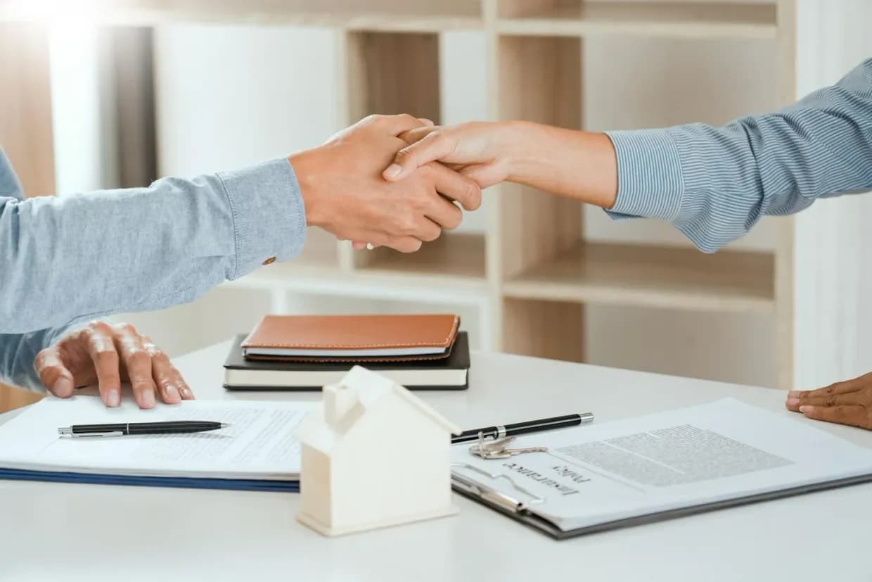 Покупка нерухомості в Болгарії з громадянством і без: що реально змінюється для покупця