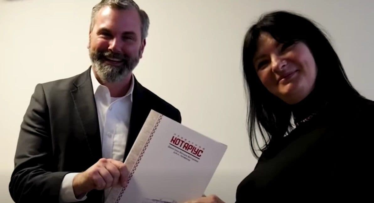 Многодетная семья переселенцев с Луганщины первой в этом году получила ключи от дома по проекту "Снова дома" (видео)