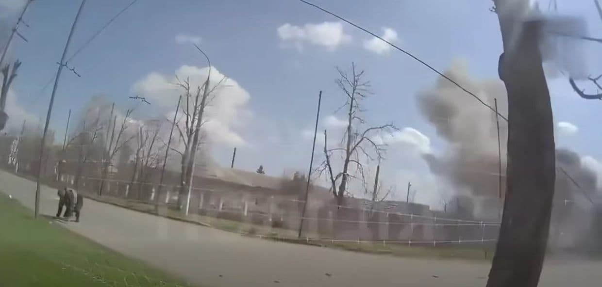 У Слов'янську на місці ворожого удару патрульні потрапили під повторний обстріл (відео)