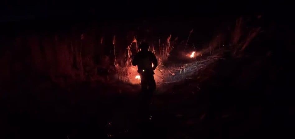 Вогнеборці гасили пожежі, що виникли внаслідок ворожих ударів по Краматорську, Слов'янську та Миколаївці (відео)