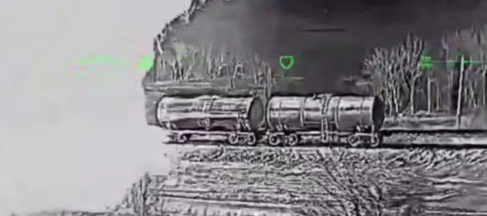 Под оккупированным Луганском СБУ и СБС уничтожили вражеские эшелоны с горючим (видео)
