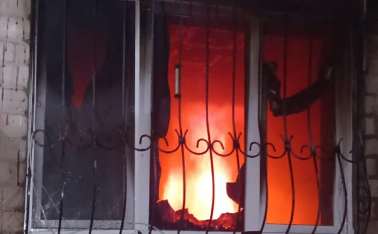 <em>У Краматорську на пожежі постраждала людина. Фото: ДСНС</em>