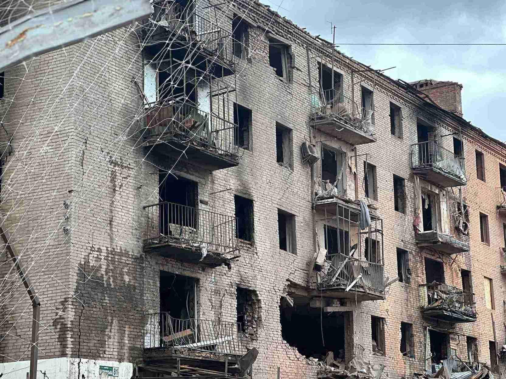 Филашкин сказал, что сегодняшний вражеский удар по Славянску был ожидаем, и сообщил о состоянии пострадавшего мужчины и 12-летнего мальчика