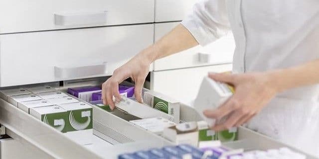 В аптеці. Фото: Департамент охорони здоров'я Луганської ОДА