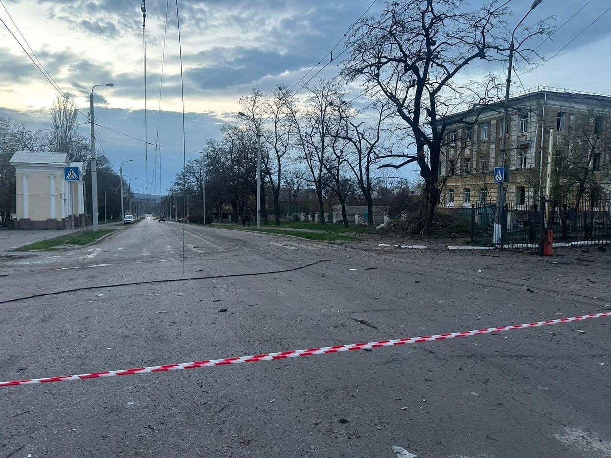 Рашисти 18 разів атакували Краматорськ, скинули понад 10 авіабомб: які наслідки