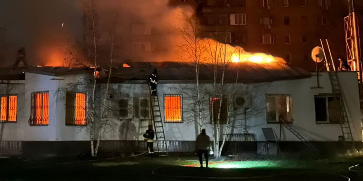 Вогнеборці ліквідували масштабну пожежу в кафе у Краматорську (фото, відео)