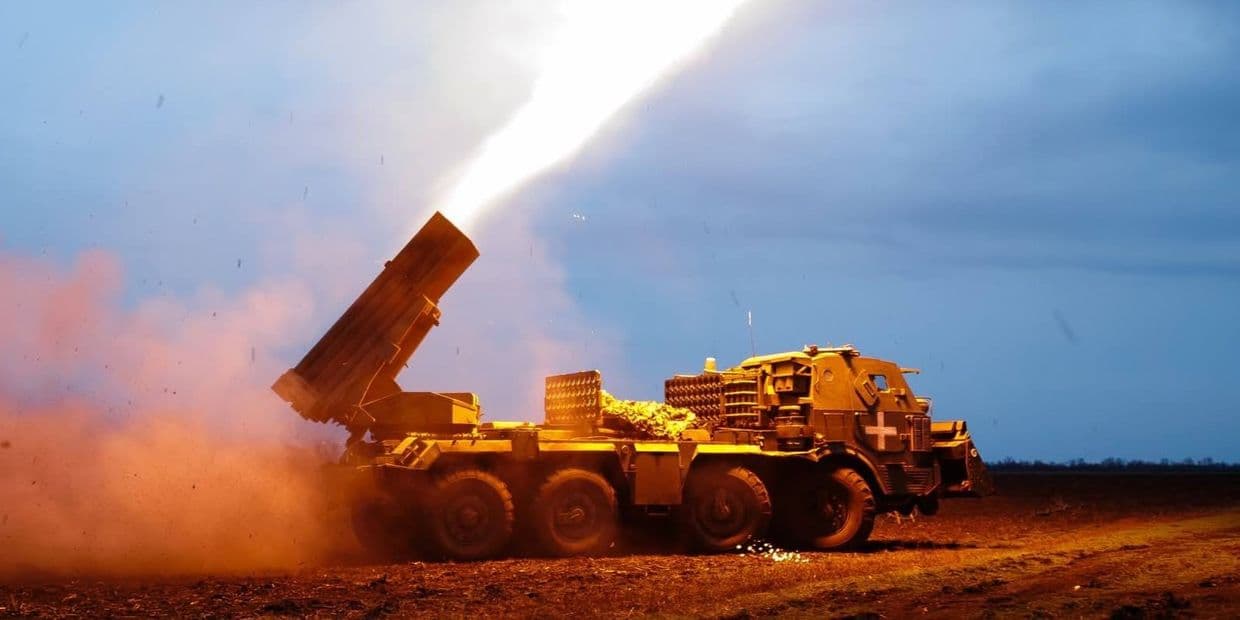 Стреляет РСЗО. Фото: 11 ОМБр