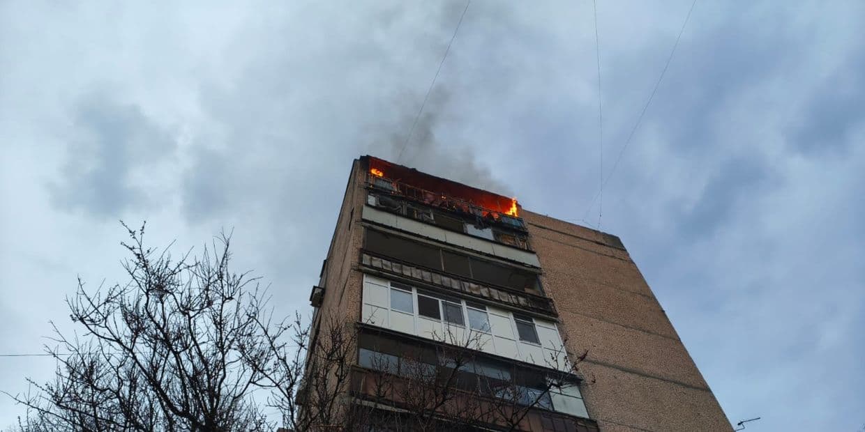 Наслідки російського удару 3 квітня 2026 року. Фото: ДСНС Донеччини.