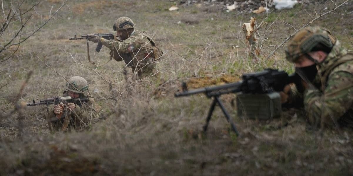 Украинские защитники. Фото: 7-й корпус ДШВ / 81 ОАэБр