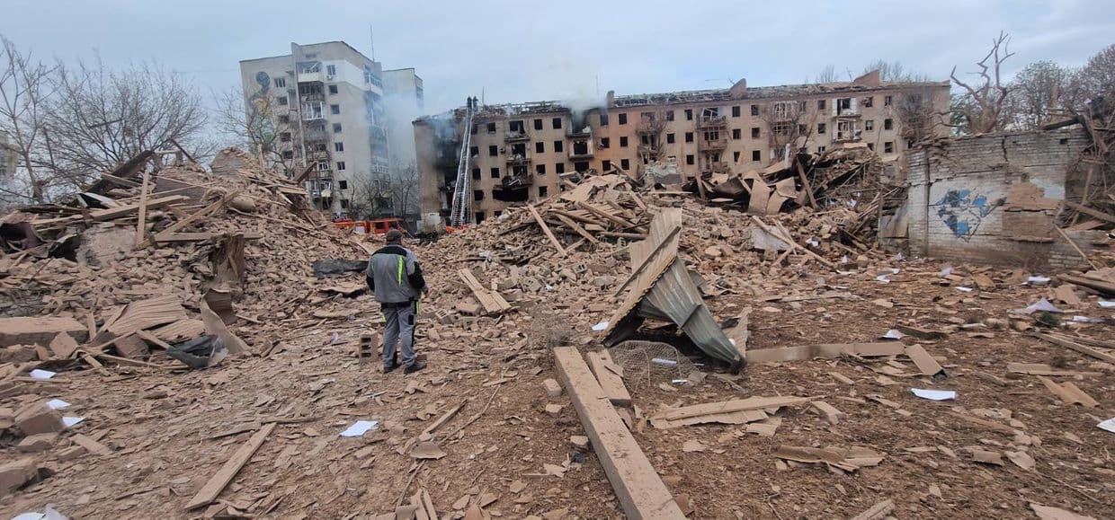 Газовики продовжують відновлювати мережі після обстрілів Донеччини, що не вщухають: подробиці