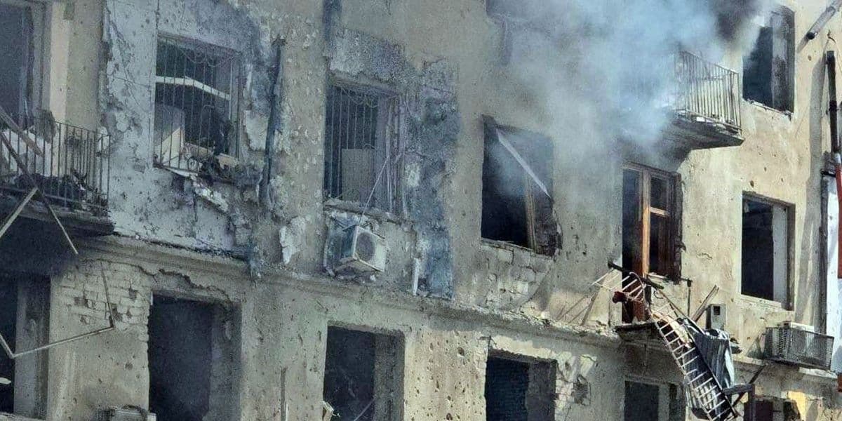 Предварительно, россияне ударили по центру Краматорска 4 бомбами: ранены 6 мужчин и 4 женщины (фото, видео)