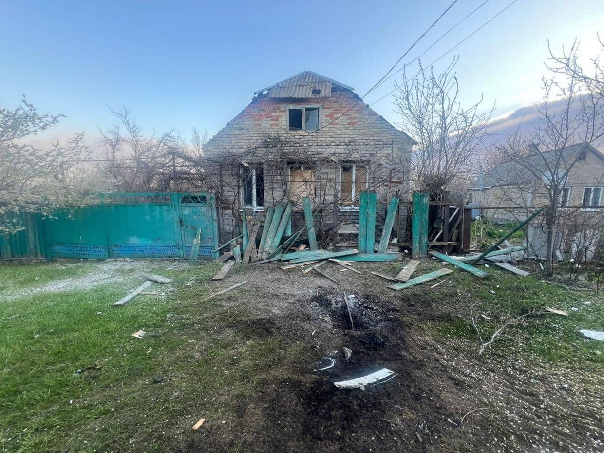 Окупанти 9 разів вдарили по Краматорській громаді: постраждало житло, автівки та заклад освіти