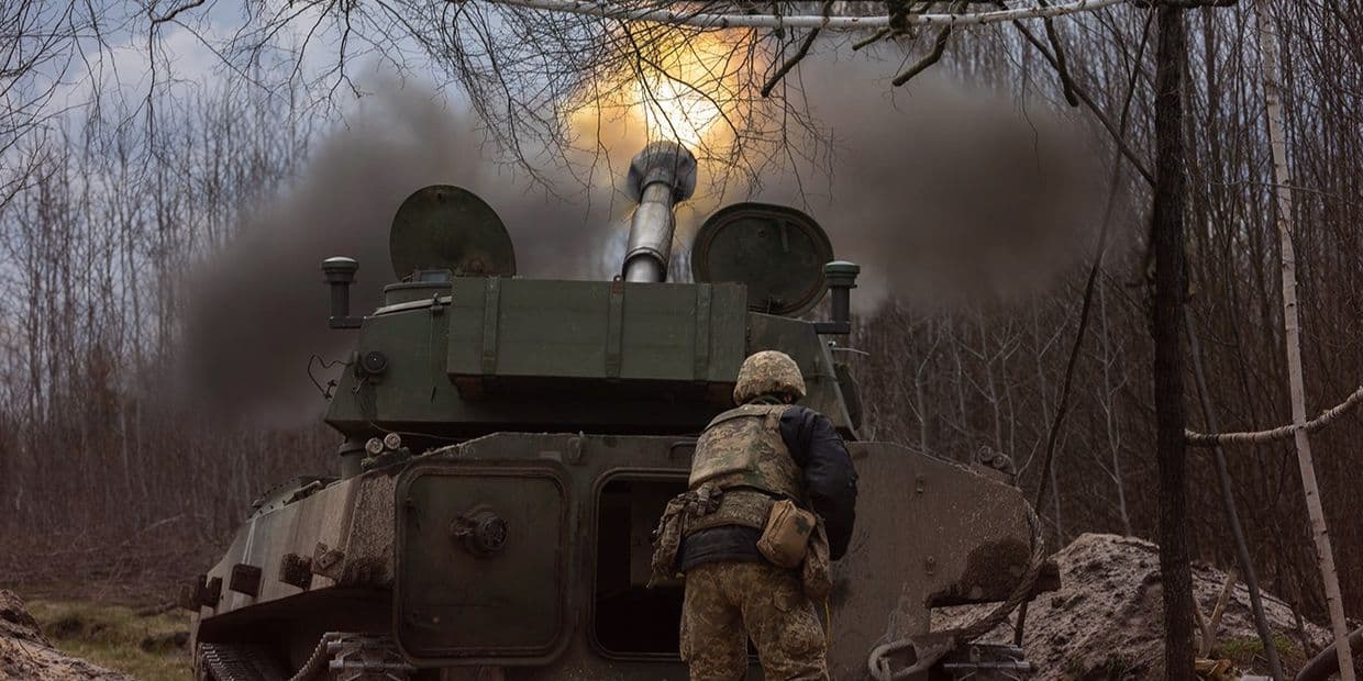 Стреляет САУ 2С1 "Гвоздика". Фото 68-й отдельной егерской бригады им. Олексы Довбуша