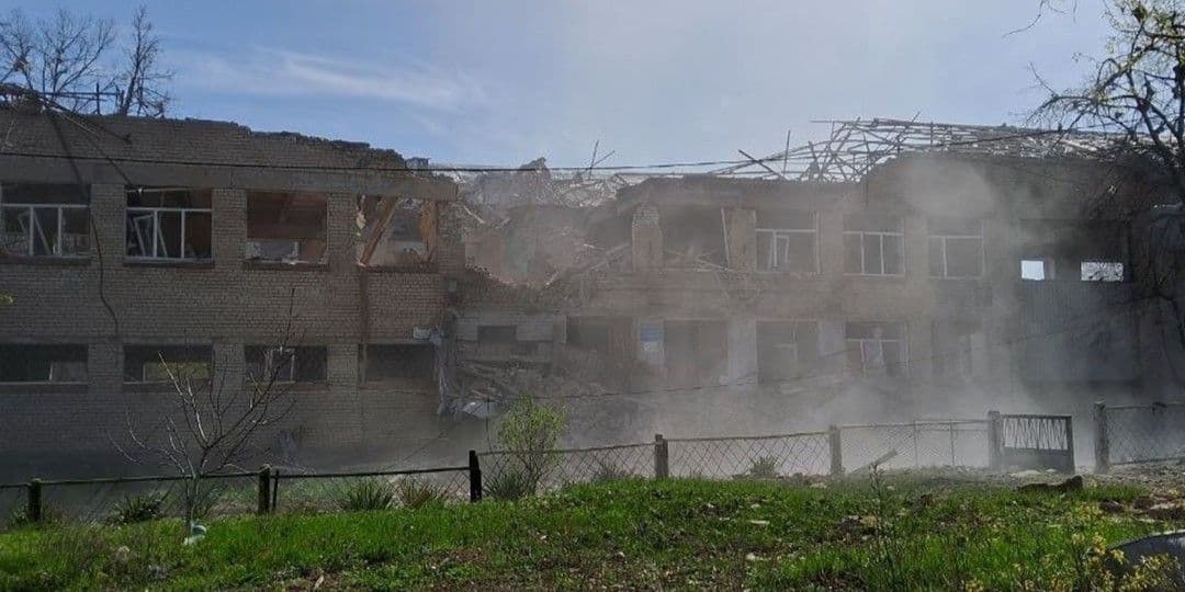 Росіяни вдарили по Донеччині півторатонною бомбою та дронами: подробиці від поліції (фото)