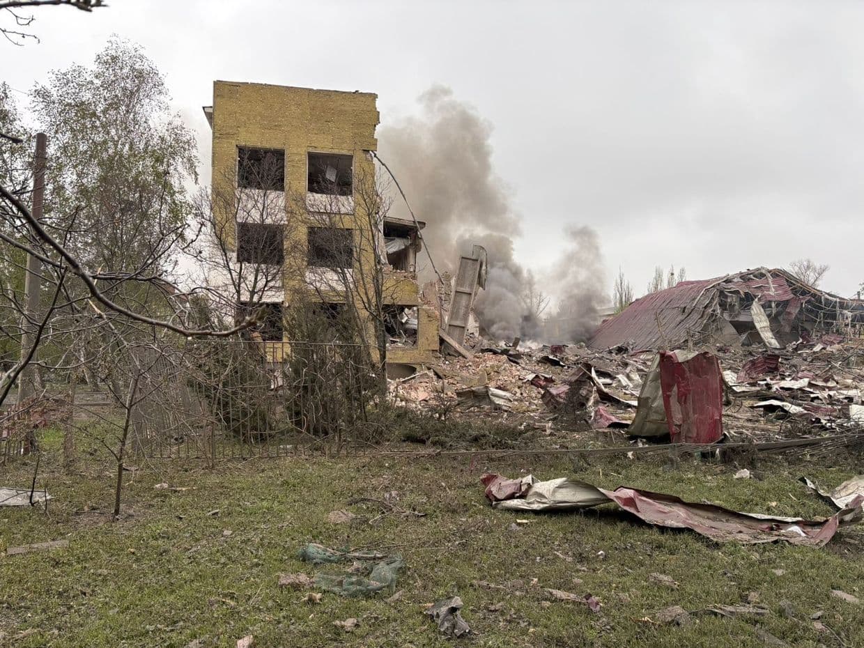 По Слов'янську рашисти вдарили ФАБ-250 та ФАБ-1500: які наслідки (фото)