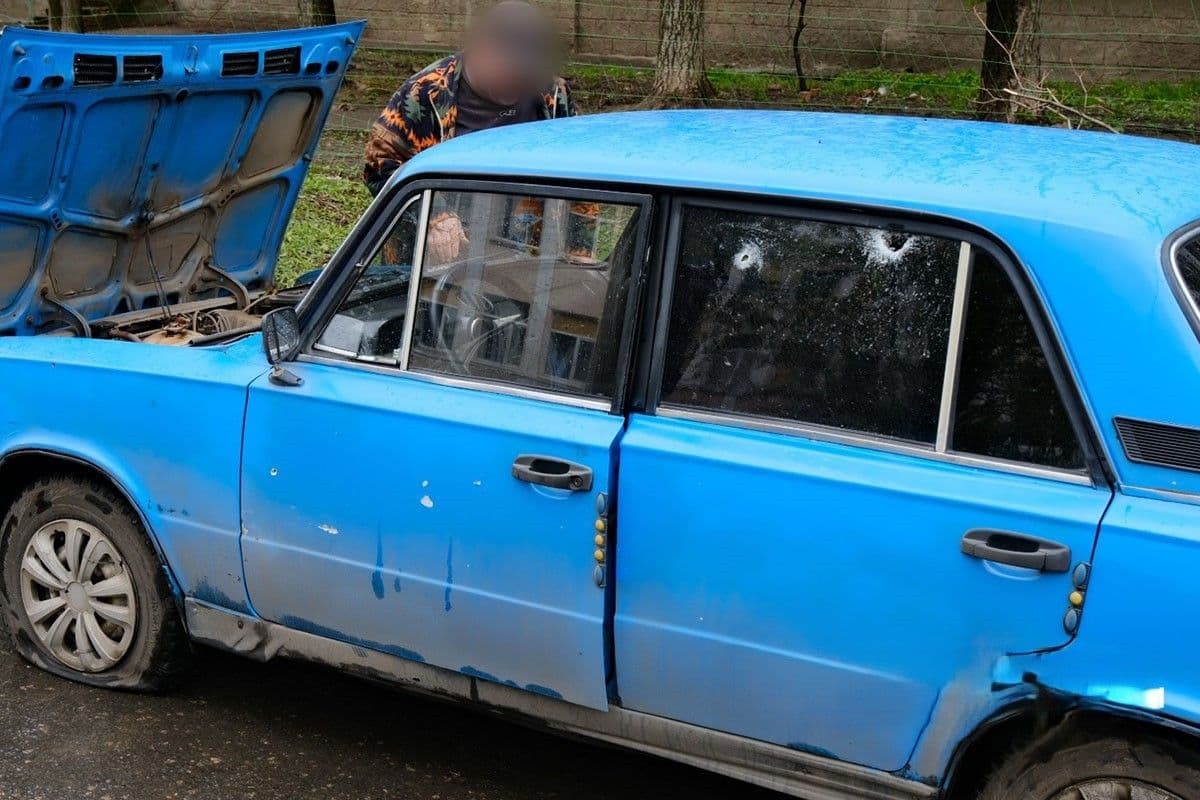 В Славянске россияне попали в дорожное покрытие: пострадали 5 гражданских (фото)