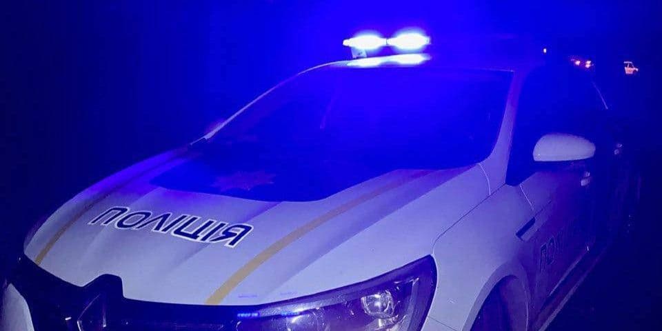 Полицейский автомобиль с включенными маячками. Фото: Патрульная полиция Краматорска и Славянска