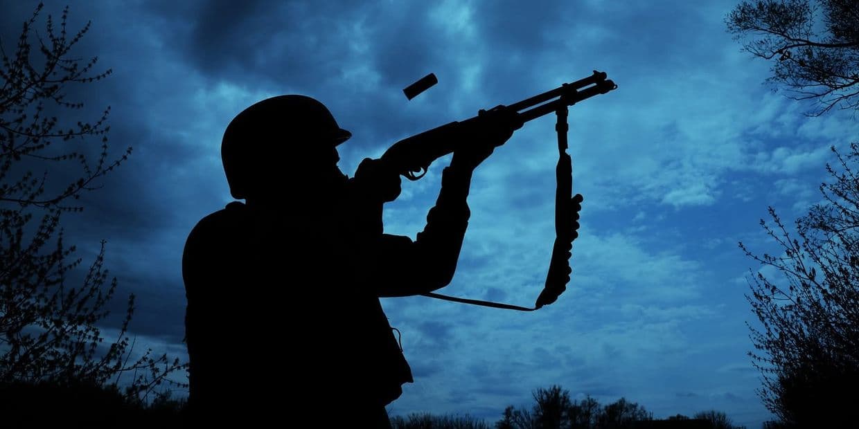 Стреляет украинский защитник. Фото: 22 ОМБр