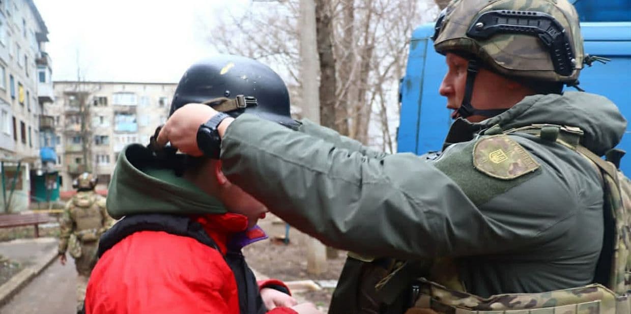 Триває примусова евакуація: Филашкин рассказал, сколько детей уже удалось эвакуировать из Славянской громады
