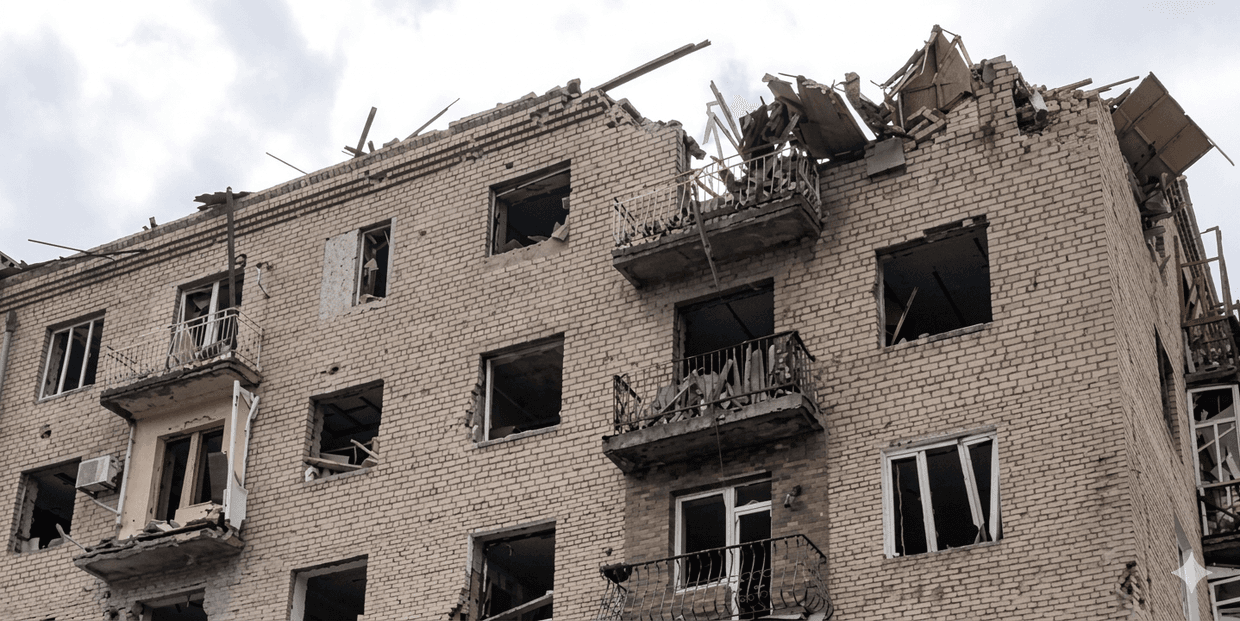 Одна з бомб поцілила по багатоповерхівці: Філашкін показав наслідки 3 ударів по Краматорську (відео)