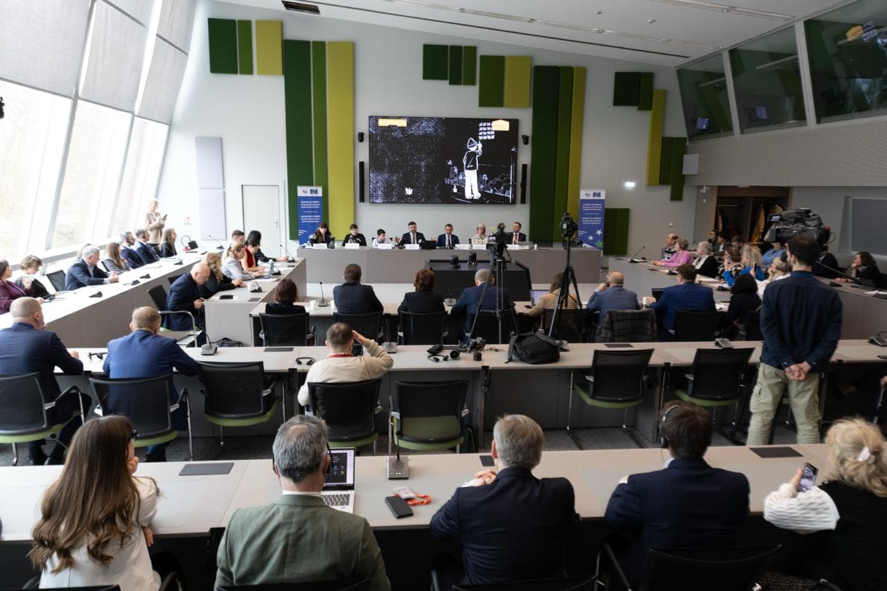 Фіксація злочинів, свідчення очевидців, аналітика руйнувань: у Страсбурзі презентували міжнародну правозахисну ініціативу про Маріуполь