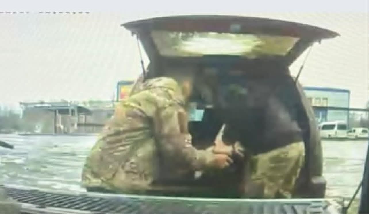 На Донеччині ДБР викрило військового, який намагався продати озброєння на 175 тисяч гривень