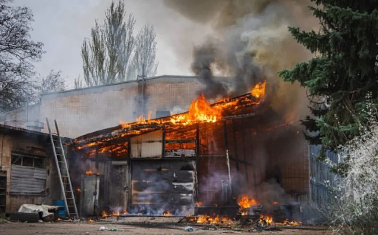 У Краматорську горіли будівлі підприємства