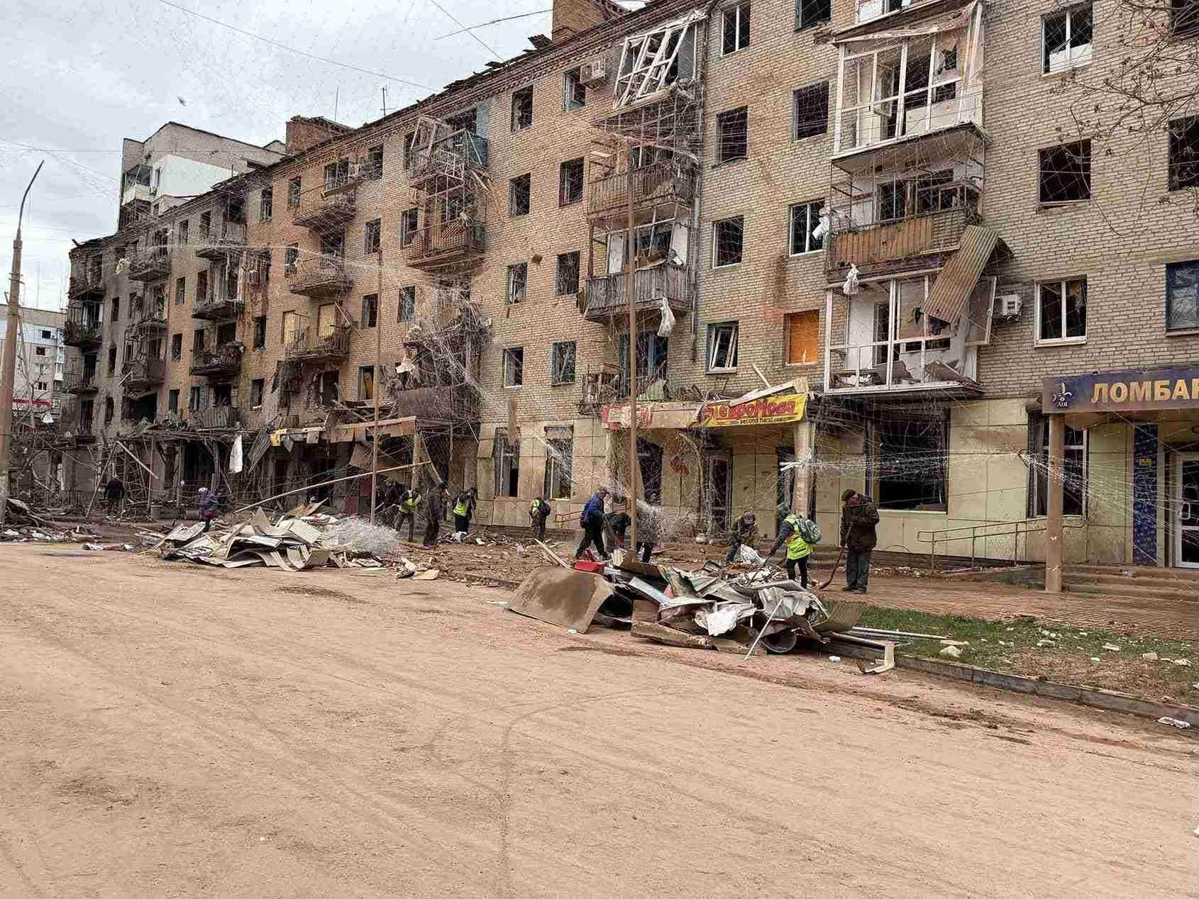 Слов'янську через обстріли частково опинився без електроенергії і водопостачання