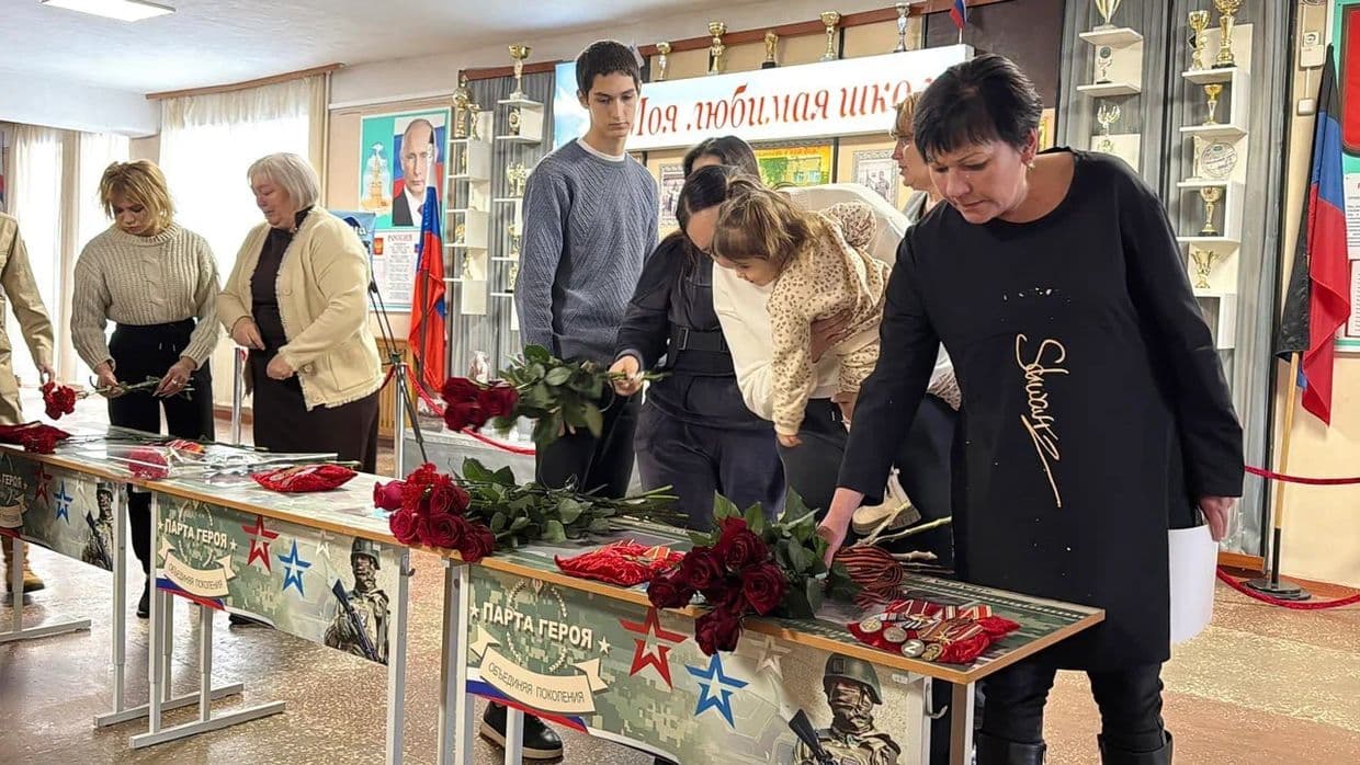 Рашисти встановили на ТОТ вже близько 1,4 тис. так званих "парт героя": найбільше — на окупованій Донеччині