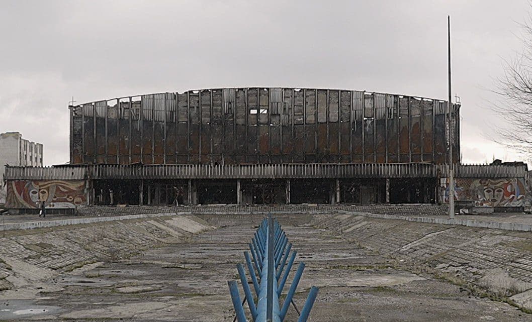 Показову відбудову Льодового палацу спорту в окупованому Сіверськодонецьку рашисти доручили підряднику-боржнику