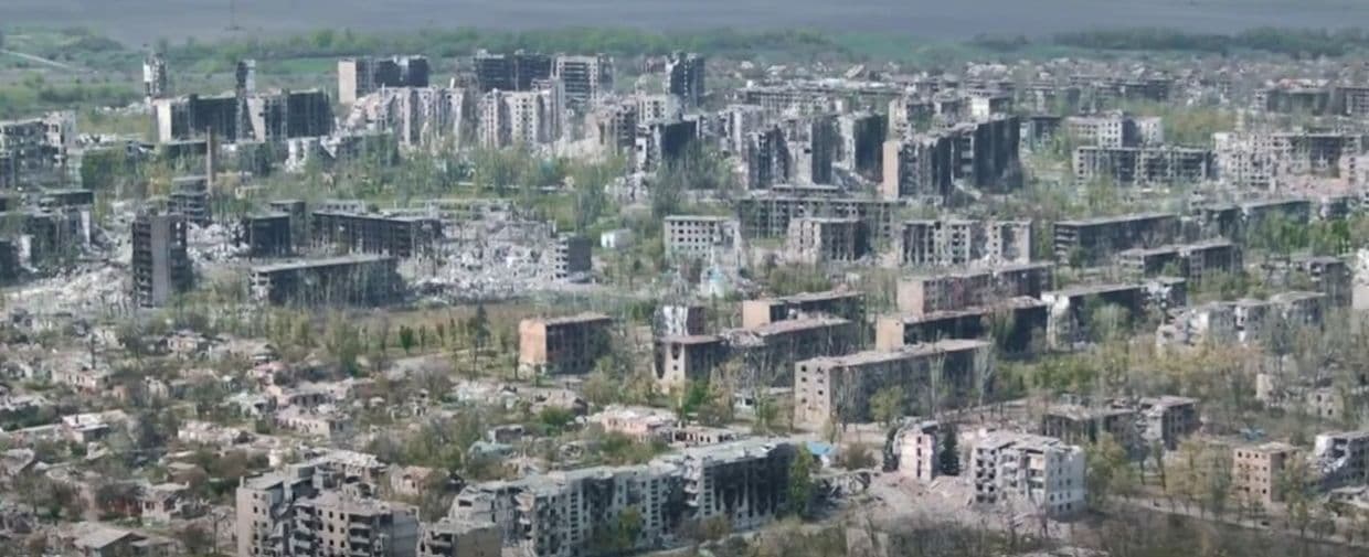 У поліції показали, яка на вигляд зараз Костянтинівку, яку росіяни стирають з лиця землі (відео)